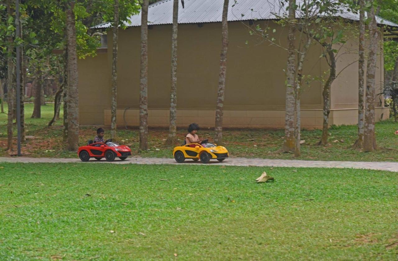 Sarah Resort Gazipur ภายนอก รูปภาพ